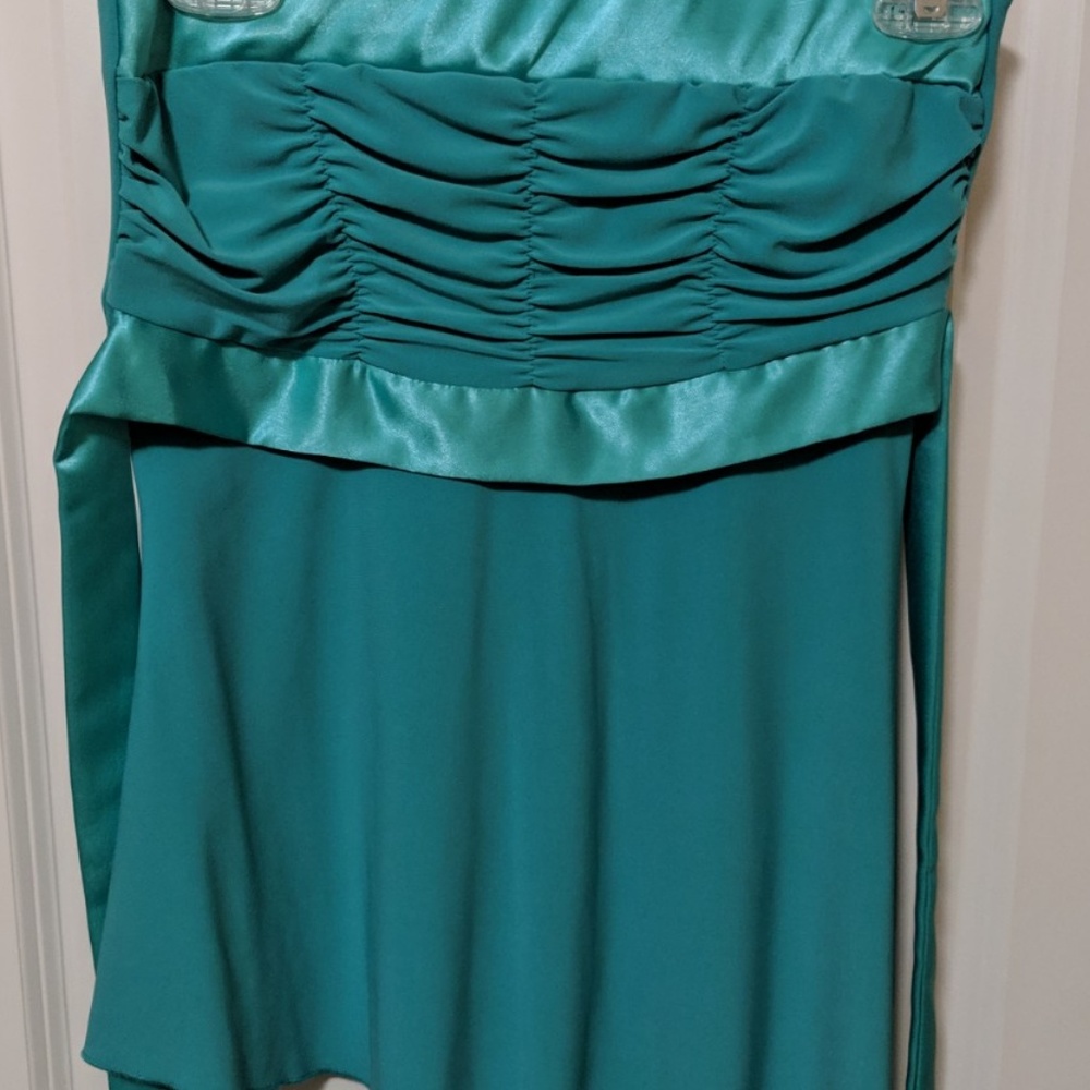 Green/ teal top with tie in back